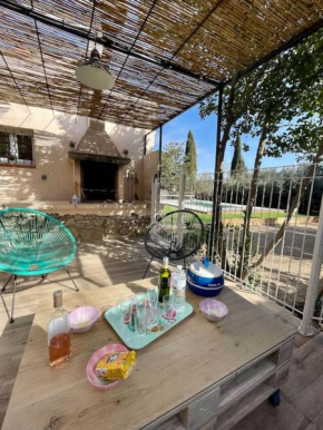 Havre de paix en Provence : maison avec piscine